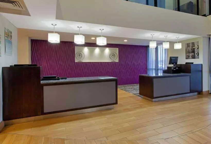 ホテル La Quinta Inn & Suites By Wyndham Detroit Metro Airport