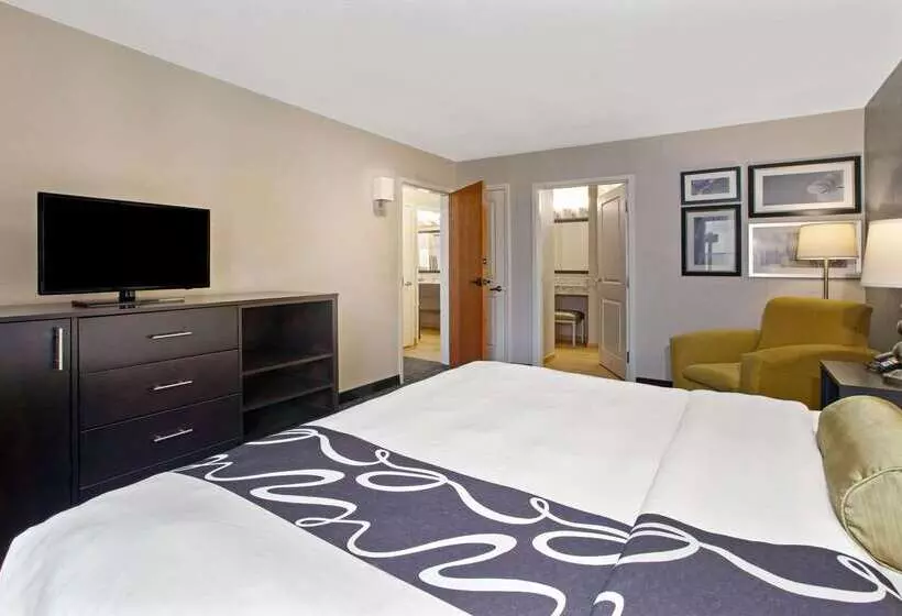 ホテル La Quinta Inn & Suites By Wyndham Detroit Metro Airport