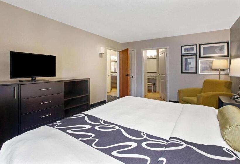 호텔 La Quinta Inn & Suites By Wyndham Detroit Metro Airport