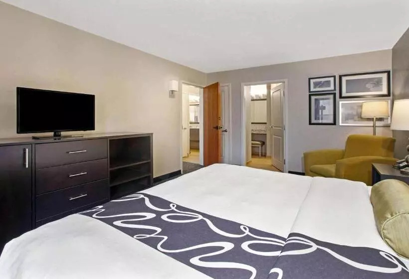 ホテル La Quinta Inn & Suites By Wyndham Detroit Metro Airport