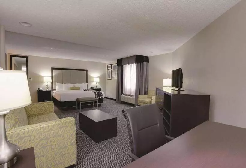 ホテル La Quinta Inn & Suites By Wyndham Detroit Metro Airport