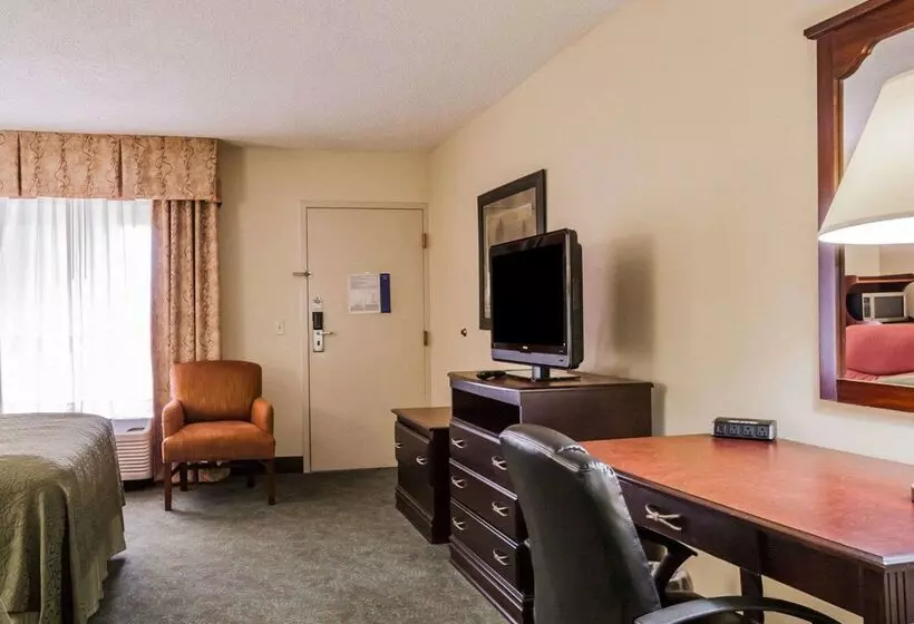호텔 Quality Inn