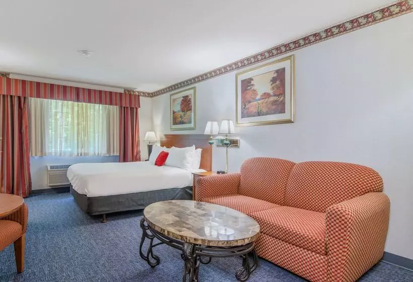 ホテル Red Lion Inn & Suites Port Orchard