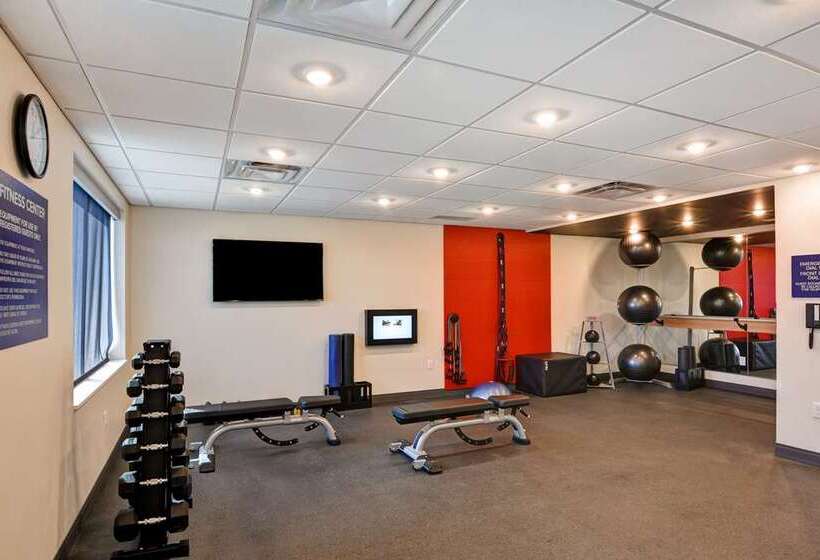 Отель Tru By Hilton Syracuse North Airport Area