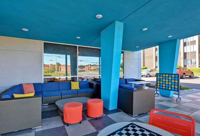 Отель Tru By Hilton Syracuse North Airport Area