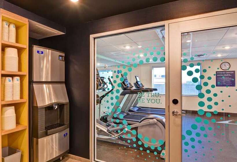 Отель Tru By Hilton Syracuse North Airport Area