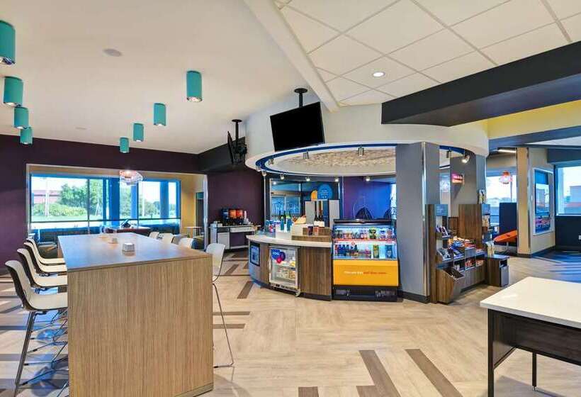 Отель Tru By Hilton Syracuse North Airport Area