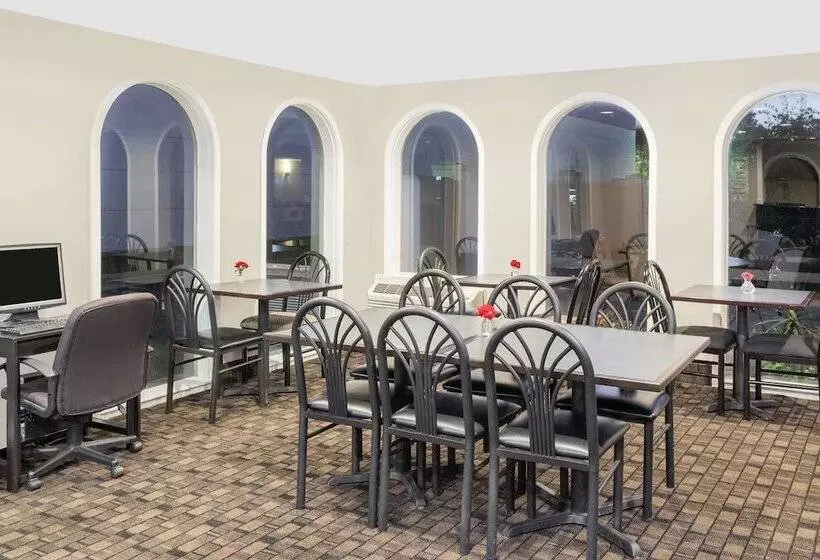 汽车旅馆  Super 8 By Wyndham Morton Grove/chicago