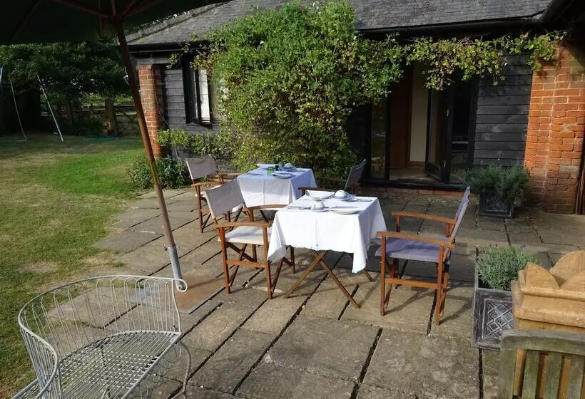 تختخواب و صبحانه The Old Farmhouse
