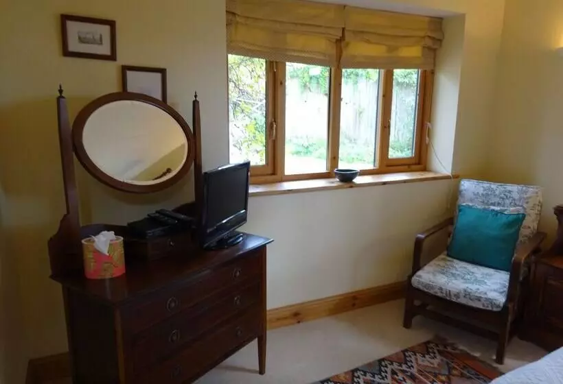 تختخواب و صبحانه The Old Farmhouse