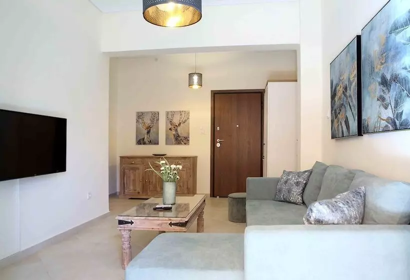 Best House, Anakreontos, Perivolaki, Nikaia, P..