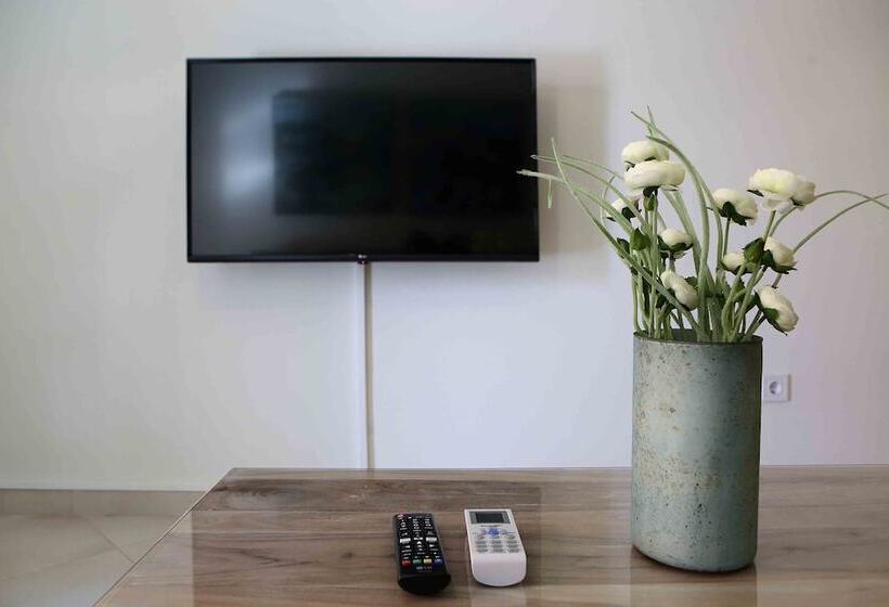 Best House, Anakreontos, Perivolaki, Nikaia, P..