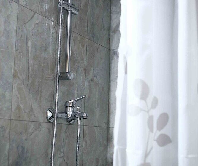 Best House, Anakreontos, Perivolaki, Nikaia, P..