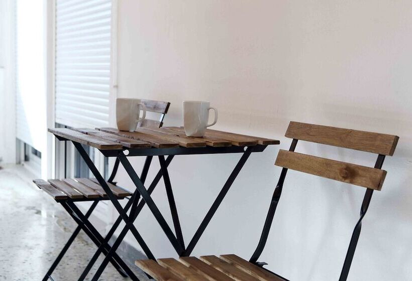 Best House, Anakreontos, Perivolaki, Nikaia, P..