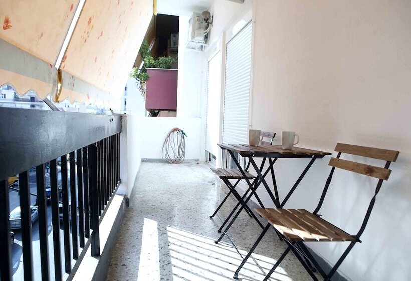 Best House, Anakreontos, Perivolaki, Nikaia, P..