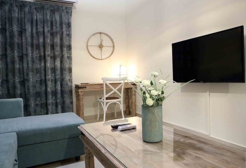 Best House, Anakreontos, Perivolaki, Nikaia, P..