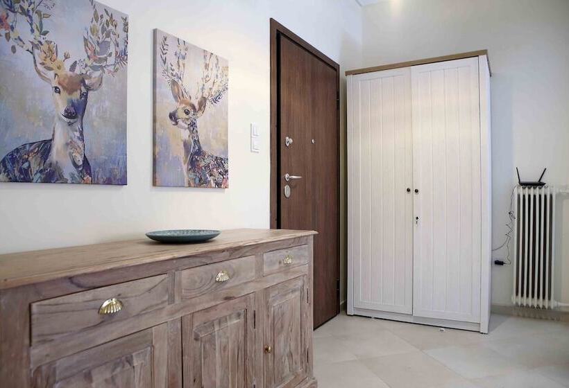 Best House, Anakreontos, Perivolaki, Nikaia, P..