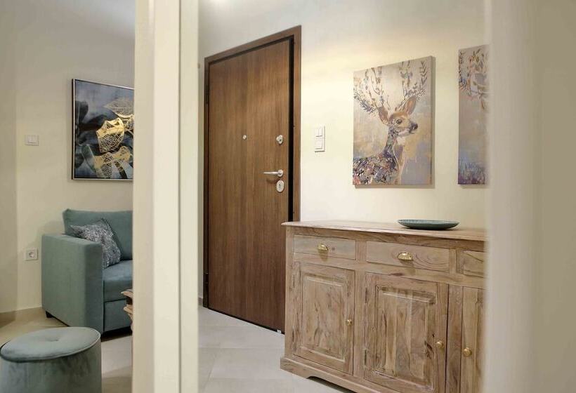 Best House, Anakreontos, Perivolaki, Nikaia, P..