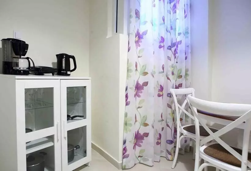 Best House, Anakreontos, Perivolaki, Nikaia, P..