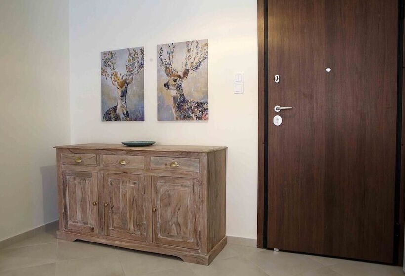 Best House, Anakreontos, Perivolaki, Nikaia, P..