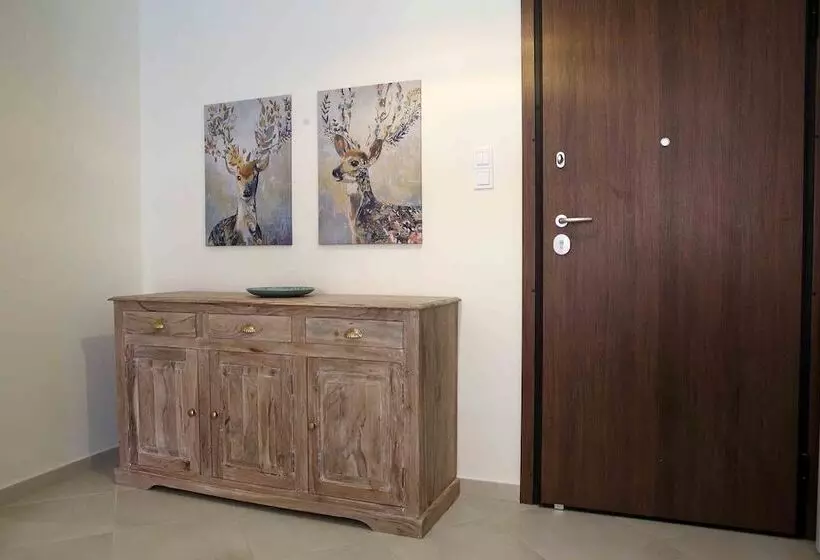Best House, Anakreontos, Perivolaki, Nikaia, P..