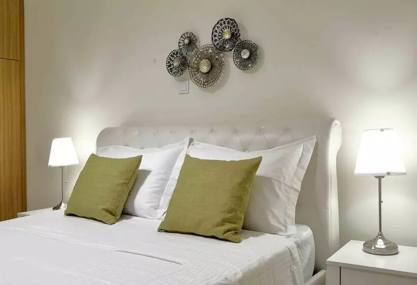 Best House, Anakreontos, Perivolaki, Nikaia, P..