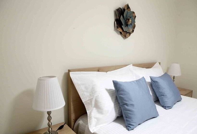 Best House, Anakreontos, Perivolaki, Nikaia, P..