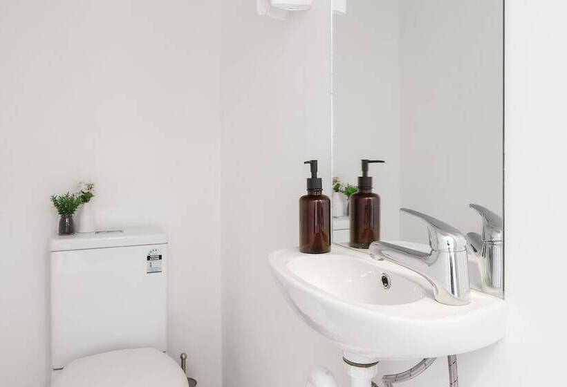 Heart Of Highett Apartment By Ready Set Host