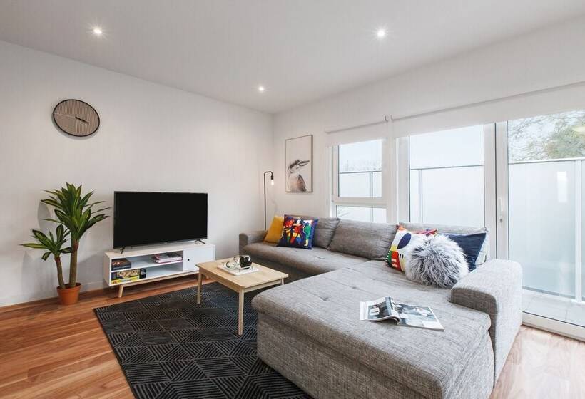 Heart Of Highett Apartment By Ready Set Host