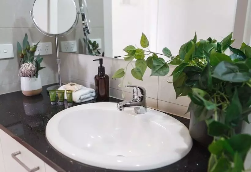 Heart Of Highett Apartment By Ready Set Host