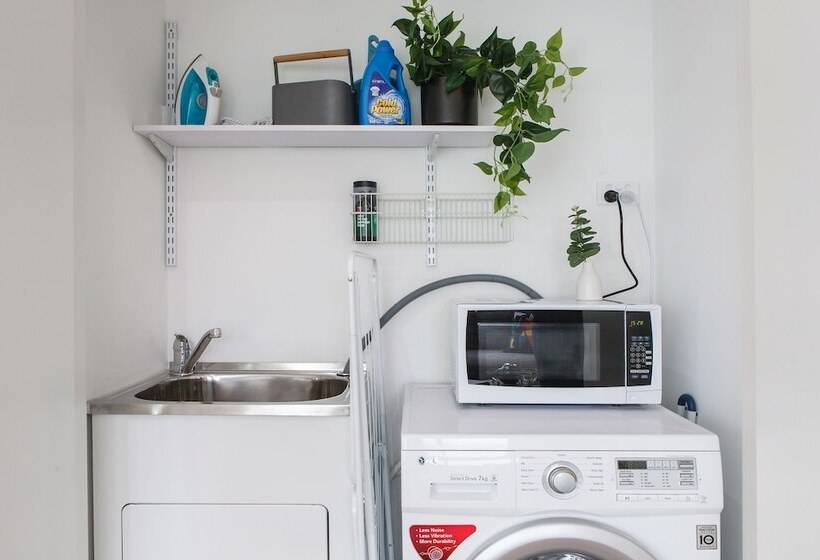 Heart Of Highett Apartment By Ready Set Host