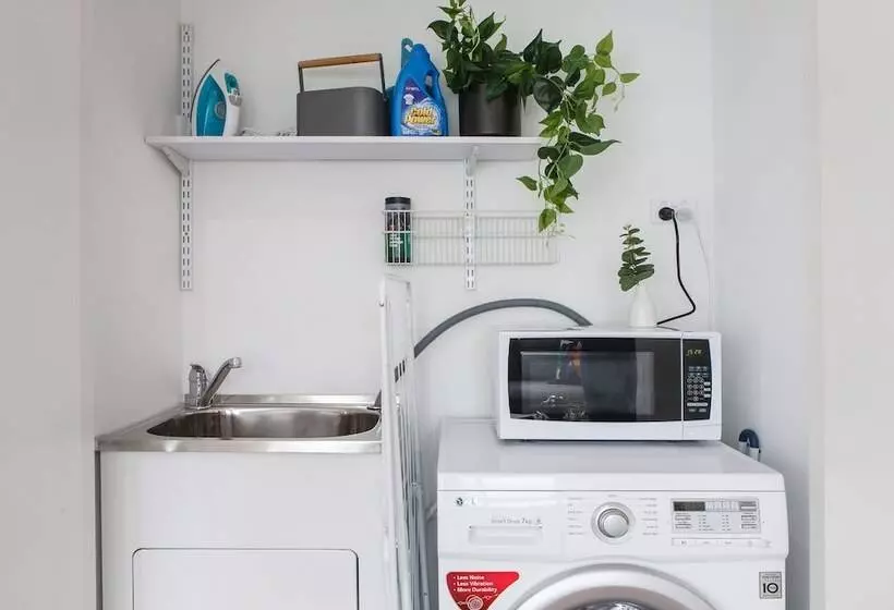 Heart Of Highett Apartment By Ready Set Host