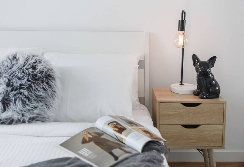 Heart Of Highett Apartment By Ready Set Host
