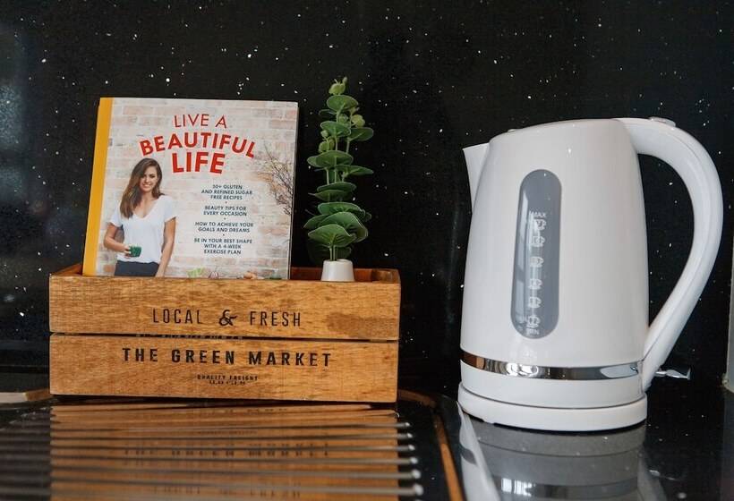 Heart Of Highett Apartment By Ready Set Host