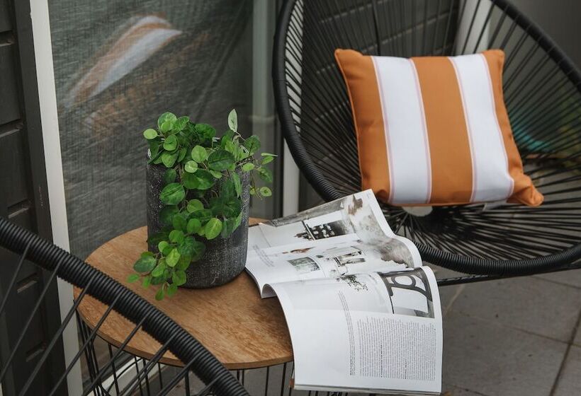 Heart Of Highett Apartment By Ready Set Host