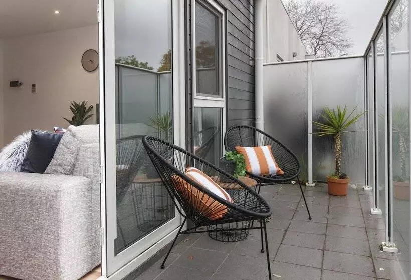 Heart Of Highett Apartment By Ready Set Host