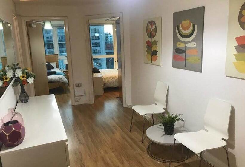 Marco Island   2 Bedroom Spacious City Centre Apartment