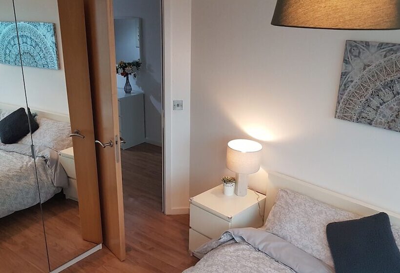 Marco Island   2 Bedroom Spacious City Centre Apartment