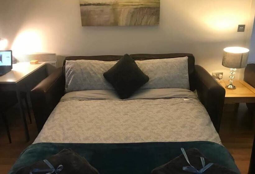 Marco Island   2 Bedroom Spacious City Centre Apartment