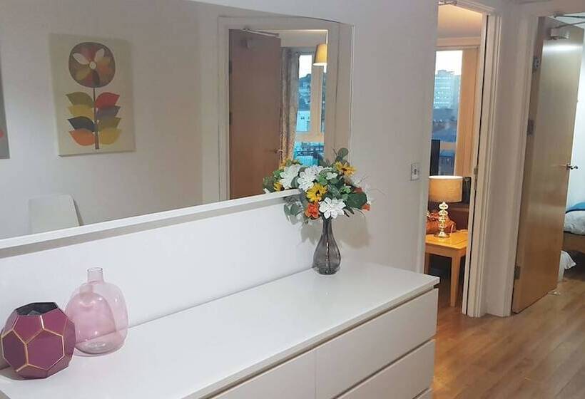 Marco Island   2 Bedroom Spacious City Centre Apartment