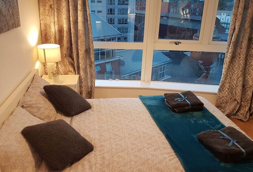 Marco Island   2 Bedroom Spacious City Centre Apartment