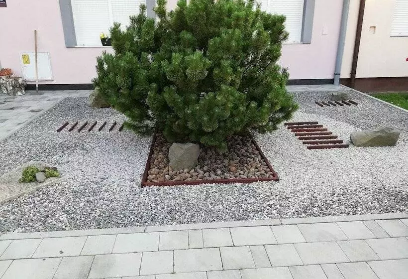 ペンション Studio Apartments Korosteljev
