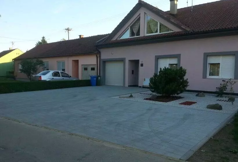 ペンション Studio Apartments Korosteljev