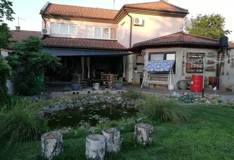 ペンション Studio Apartments Korosteljev