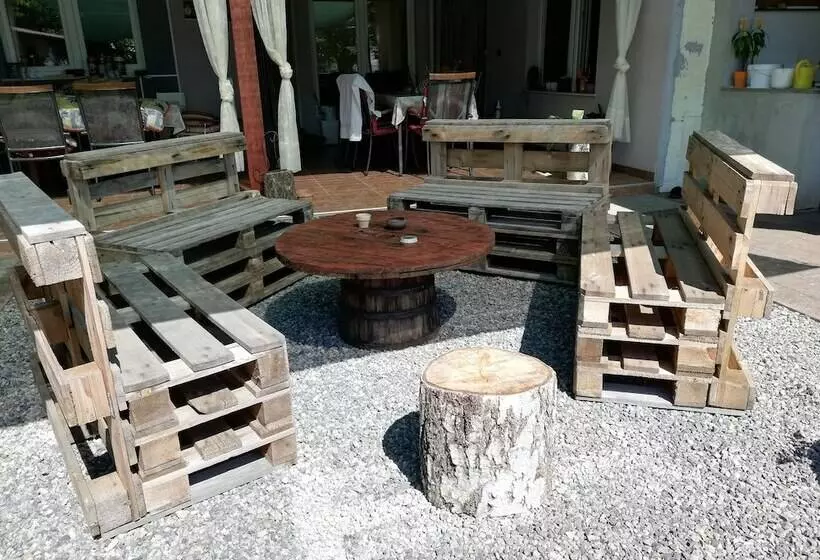 ペンション Studio Apartments Korosteljev