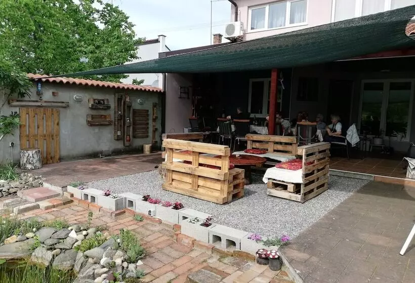 ペンション Studio Apartments Korosteljev