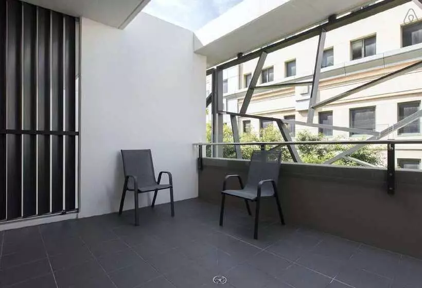 Cbd Apartment In Perfect Location
