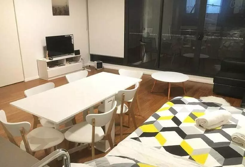 Cbd Apartment In Perfect Location