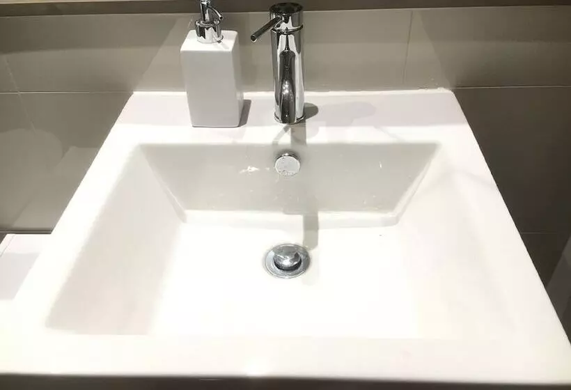 Cbd Apartment In Perfect Location