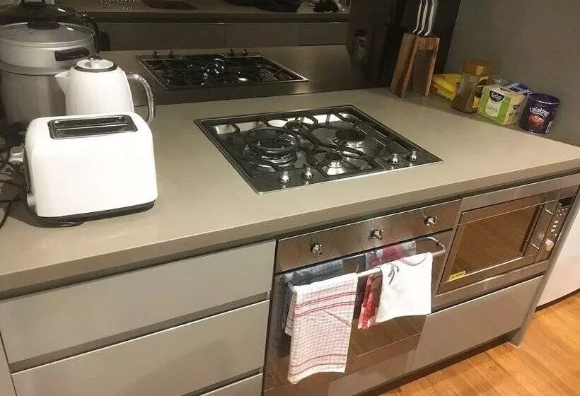 Cbd Apartment In Perfect Location